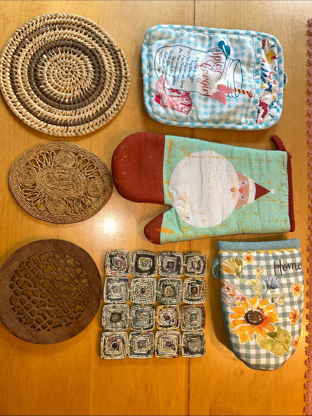 The Pioneer Woman Blue and Yellow Floral & Gnome Oven Mitt and Potholder Set
